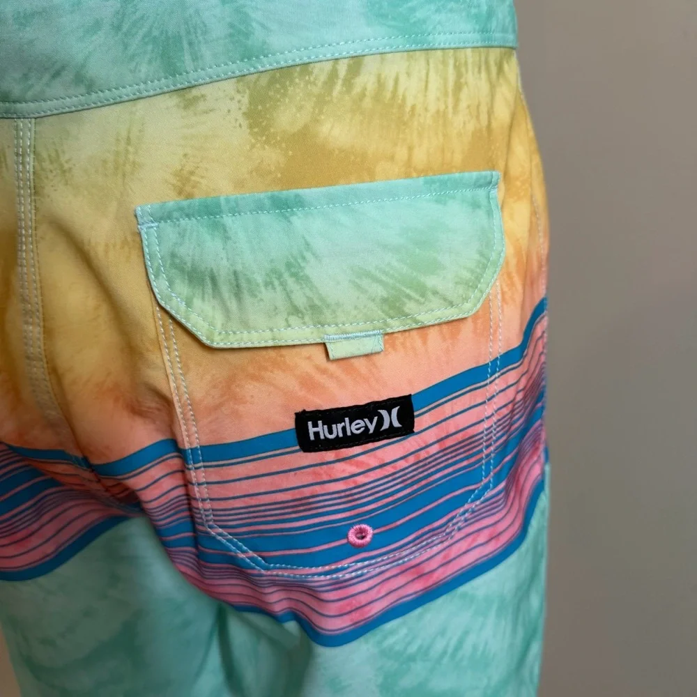 Hurley Men’s Phantom Weekender- SZ 29 - 20” Boardshorts Multicolors